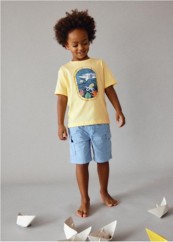 CAMISETA CON VENTANA FONDO MARINO NIÑO