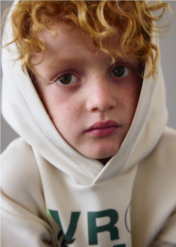 SUDADERA CON CAPUCHA NIÑO