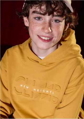 SUDADERA CON CAPUCHA CHICO